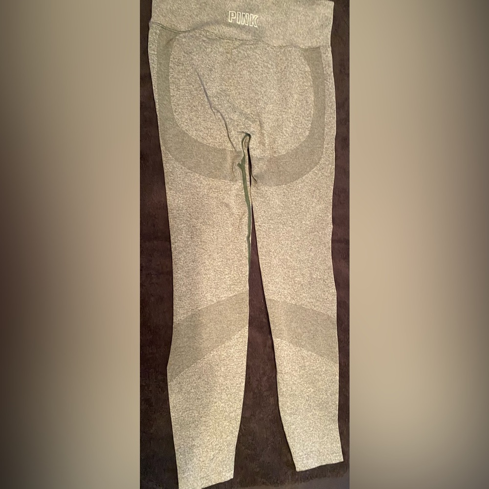PINK seamless leggings sz medium, like new! 24" inseam. Worn twice. Green